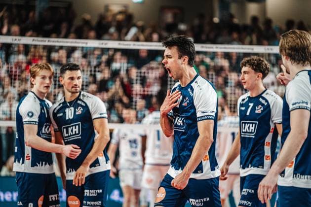 Volleyball Herren Saison 2024 2025 1. Volleyball Bundesliga Männer Halbfinale SVG Lüneburg vs. VfB Friedrichshafen 19.04.2025 Xander Wolf Wassenaar Ketrzynski ( 11, SVG Lüneburg) jubelt nach dem Satzgewinn Lüneburg LKH Arena Niedersachsen Deutschland