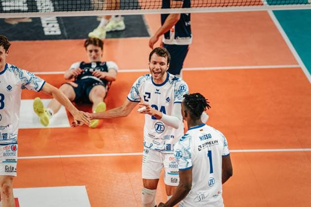 Volleyball Herren Saison 2024 2025 1. Volleyball Bundesliga Männer Halbfinale SVG Lüneburg vs. VfB Friedrichshafen 19.04.2025 Wessel Keemink ( 24, VfB Friedrichshafen) jubelt Lüneburg LKH Arena Niedersachsen Deutschland