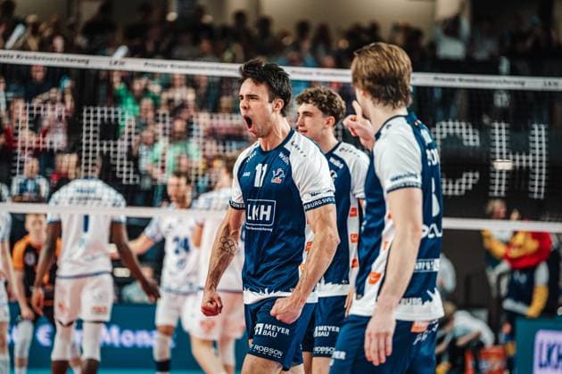Volleyball Herren Saison 2024 2025 1. Volleyball Bundesliga Männer Halbfinale SVG Lüneburg vs. VfB Friedrichshafen 19.04.2025 Xander Wolf Wassenaar Ketrzynski ( 11, SVG Lüneburg) jubelt nach dem Satzgewinn Lüneburg LKH Arena Niedersachsen Deutschland