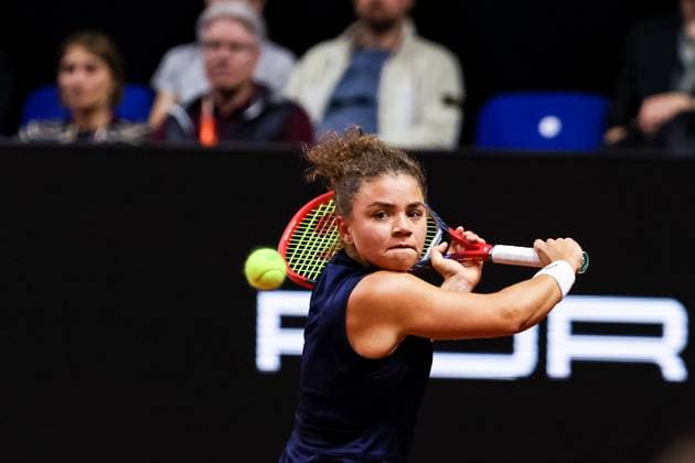 Im Bild Jasmine Paolini Coco Gauff USA vs Jasmine Paolini ITA GER, Porsche Tennis Grand Prix GP Stuttgart 2025, WTA500, 19.04.2025 GER, Porsche Tennis Grand Prix GP Stuttgart 2025, WTA500, 19.04.2025 Stuttgart Copyright: xEibner-Pressefoto RogerxBuerkex EP