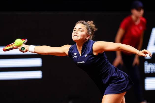 Im Bild Jasmine Paolini Coco Gauff USA vs Jasmine Paolini ITA GER, Porsche Tennis Grand Prix GP Stuttgart 2025, WTA500, 19.04.2025 GER, Porsche Tennis Grand Prix GP Stuttgart 2025, WTA500, 19.04.2025 Stuttgart Copyright: xEibner-Pressefoto RogerxBuerkex EP