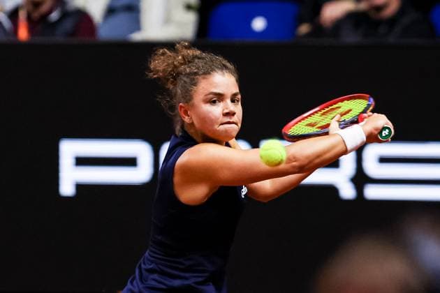 Sport Bilder des Tages Im Bild Jasmine Paolini Coco Gauff USA vs Jasmine Paolini ITA GER, Porsche Tennis Grand Prix GP Stuttgart 2025, WTA500, 19.04.2025 GER, Porsche Tennis Grand Prix GP Stuttgart 2025, WTA500, 19.04.2025 Stuttgart Copyright: xEibner-Pressefoto RogerxBuerkex EP