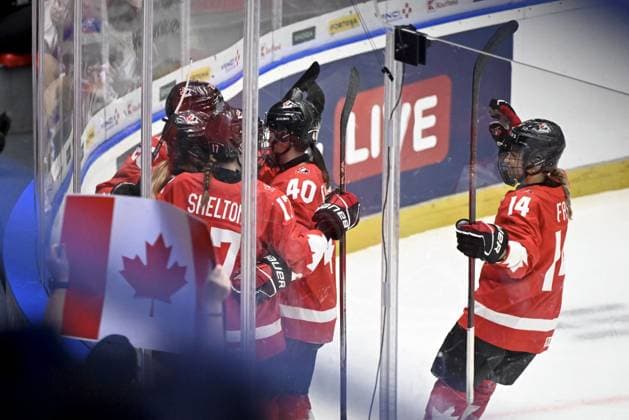 Canada s players celebrate the 3-1 goal during the IIHF Women s Ice hockey, Eishockey World Championship, WM, Weltmeisterschaft semifinal match between Canada and Finland in Ceske Budejovice, Czechia, on April 19, 2025. Ceske Budejovice Czechia LKFTJK20250419213123ENRZ  Copyright: xEmmixKorhonenx LKFTJK20250419213123ENRZ