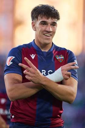 LaLiga Hypermotion, Levante UD v Real Zaragoza VALENCIA, SPAIN - APRIL 19: Carlos Espi Centre-Forward of Levante UD celebrates after scoring his team s fourth goal during the LaLiga Hypermotion match between Levante UD and Real Zaragoza at Ciutat de Valencia Stadium on April 19, 2025 in Valencia, Spain. (Photo by Jose Torres Photo Players Images Magara Press) Valencia Ciutat de Valencia Stadium Spain Copyright: xJosexTorresx