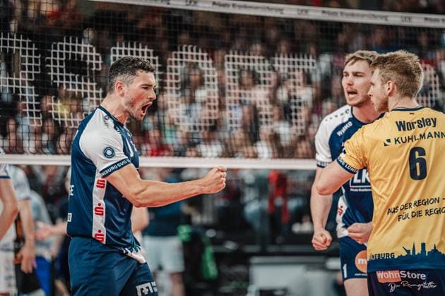 Volleyball Herren Saison 2024 2025 1. Volleyball Bundesliga Männer Halbfinale SVG Lüneburg vs. VfB Friedrichshafen 19.04.2025 Jubel von Lorenz Karlitzek ( 10, SVG Lüneburg) Lüneburg LKH Arena Niedersachsen Deutschland