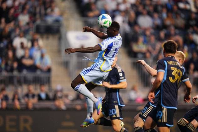 MLS, Fussball Herren, USA 2025: Atlanta United FC Vs Union APR 19 April 19, 2025: Atlanta United FC Forward Emmanuel Latte Lath (19) attempts to head the ball during the first half of an MLS match against the Philadelphia Union at Subaru Park in Chester, Pennsylvania. Kyle Rodden CSM (Credit Image: Ã‚ Kyle Rodden Cal Media) Chester Pennsylvania United States of America EDITORIAL USE ONLY Copyright: xx ZUMA-20250419_zma_c04_249.jpg KylexRoddenx csmphotothree376895