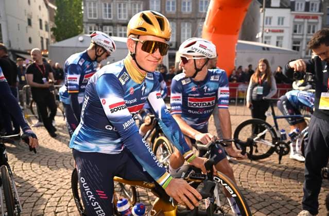 Amstel Gold Race 2025 cycling race VALKENBURG, THE NETHERLANDS - APRIL 20 : Evenepoel Remco (BEL) of Soudal Quick-Step during the Men Elite UCI World Tour 59th Amstel Gold Race cycling race with start in Maastricht and finish in Valkenburg (255,9 km) on April 20, 2025 in Valkenburg, The Netherlands, 20 04 2025 ( Motordriver Kenny Verfaillie & Valkenburg The Netherlands  Copyright: xNicoxVereeckenx