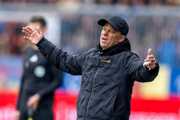 19.04.2025, Eintracht Braunschweig-1. FC Kaiserslautern, 2. Fußball-Bundesliga, im Eintracht-Stadion. Lauterns Trainer Markus Anfang reagiert. Wichtiger Hinweis: Gemaess den Vorgaben der DFB und der DFL ist es untersagt, in dem Stadion und oder vom Spiel angefertigte Fotoaufnahmen in Form von Sequenzbildern und oder videoaehnlichen Fotostrecken zu verwerten bzw. verwerten zu lassen. Copyright: xDavidxInderliedx