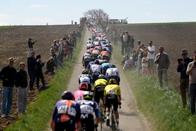 Amstel Gold Race 2025 cycling race VALKENBURG, THE NETHERLANDS - APRIL 20 : illustration picture peloton during the Men Elite UCI World Tour 59th Amstel Gold Race cycling race with start in Maastricht and finish in Valkenburg (255,9 km) on April 20, 2025 in Valkenburg, The Netherlands, 20 04 2025 ( Motordriver Kenny Verfaillie & Valkenburg The Netherlands  Copyright: xNicoxVereeckenx