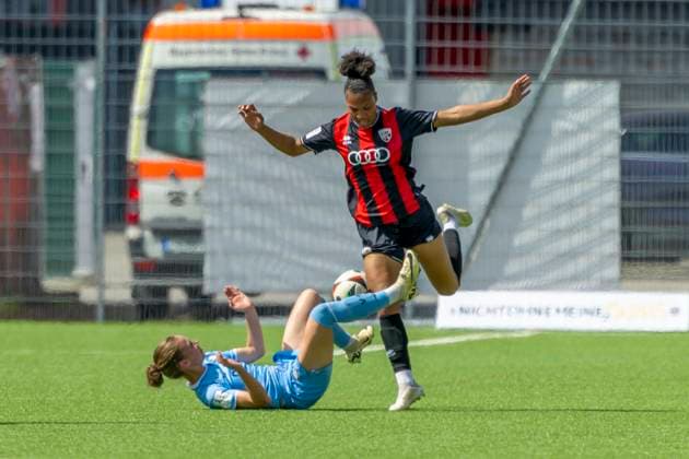 Ingolstadt, Deutschland 20. April 2025: 2. BL - Frauen - 2024 2025 - FC Ingolstadt 04 vs. VfL Bochum Im Bild: v. li. im Zweikampf Franziska Wenzel (Bochum) und Emma Kusch (FCI) MTV-Stadion Bayern Copyright: xFotostandx xSchäferx