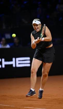 Jelena Ostapenko (LAT) Aktion Tennis Damen Porsche-Cup Porsche Tennis Grand Prix GP Stuttgart 2025 Porsche Arena 20.04.2024 DFL REGULATIONS PROHIBIT ANY USE OF PHOTOGRAPHS AS IMAGE SEQUENCES AND OR QUASI-VIDEO Tennis Damen Porsche-Cup Porsche Tennis Grand Prix GP Stuttgart 2025