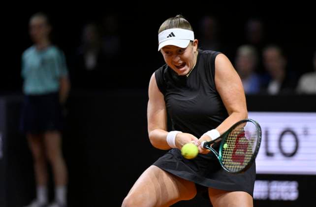 Jelena Ostapenko (LAT) Aktion Tennis Damen Porsche-Cup Porsche Tennis Grand Prix GP Stuttgart 2025 Porsche Arena 20.04.2024 DFL REGULATIONS PROHIBIT ANY USE OF PHOTOGRAPHS AS IMAGE SEQUENCES AND OR QUASI-VIDEO Tennis Damen Porsche-Cup Porsche Tennis Grand Prix GP Stuttgart 2025