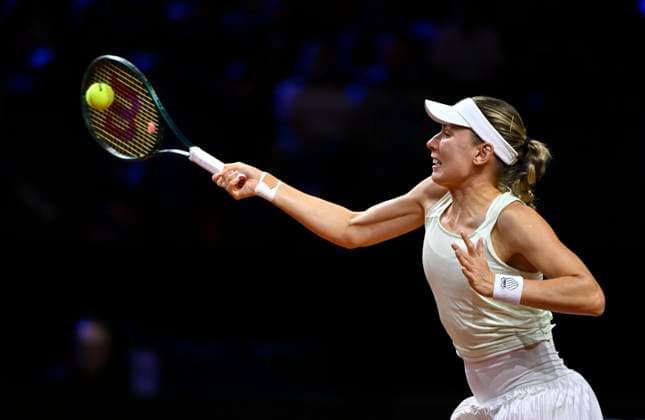 Ekaterina Alexandrova (RUS) Aktion Tennis Damen Porsche-Cup Porsche Tennis Grand Prix GP Stuttgart 2025 Porsche Arena 20.04.2024 DFL REGULATIONS PROHIBIT ANY USE OF PHOTOGRAPHS AS IMAGE SEQUENCES AND OR QUASI-VIDEO Tennis Damen Porsche-Cup Porsche Tennis Grand Prix GP Stuttgart 2025