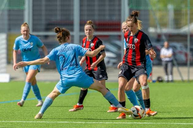 Ingolstadt, Deutschland 20. April 2025: 2. BL - Frauen - 2024 2025 - FC Ingolstadt 04 vs. VfL Bochum Im Bild: v. li. im Zweikampf Alina Angerer (Bochum) und Emma Kusch (FCI) MTV-Stadion Bayern Copyright: xFotostandx xSchäferx