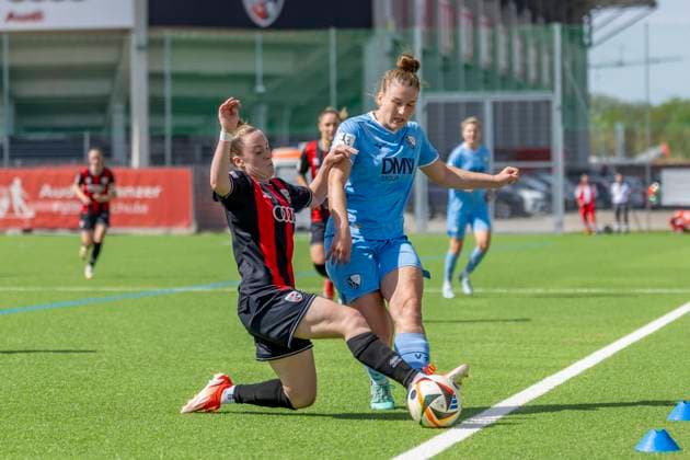 Ingolstadt, Deutschland 20. April 2025: 2. BL - Frauen - 2024 2025 - FC Ingolstadt 04 vs. VfL Bochum Im Bild: v. li. im Zweikampf Ivana Slipcevic (FCI) und Mara Wilhelm (Bochum) MTV-Stadion Bayern Copyright: xFotostandx xSchäferx
