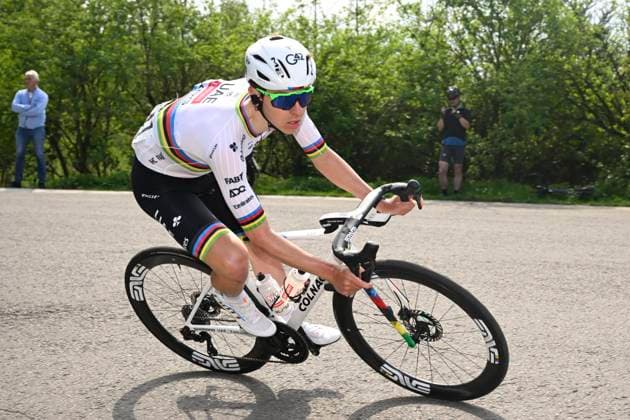 Amstel Gold Race 2025 cycling race VALKENBURG, THE NETHERLANDS - APRIL 20 : Pogacar Tadej (SLO) of UAE Team Emirates during the Men Elite UCI World Tour 59th Amstel Gold Race cycling race with start in Maastricht and finish in Valkenburg (255,9 km) on April 20, 2025 in Valkenburg, The Netherlands, 20 04 2025 ( Motordriver Kenny Verfaillie & Valkenburg The Netherlands  Copyright: xNicoxVereeckenx