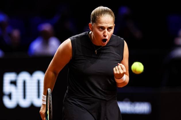 Im Bild Jelena Ostapenko mit Siegesfaust und Schrei Halbfinale Ekaterina Alexandrova vs Jelena Ostapenko LAT GER, Porsche Tennis Grand Prix GP Stuttgart 2025, WTA500, 20.04.2025 GER, Porsche Tennis Grand Prix GP Stuttgart 2025, WTA500, 20.04.2025 Stuttgart Copyright: xEibner-Pressefoto RogerxBuerkex EP