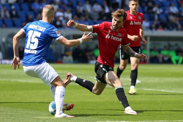 20.04.2025, xrekx, Fussball 2.Bundesliga, SV Darmstadt 98 - Hannover 96 v.l. Fabian Nürnberger Nuernberger (SV Darmstadt 98) Kolja Oudenne (Hannover 96) (DFL DFB REGULATIONS PROHIBIT ANY USE OF PHOTOGRAPHS as IMAGE SEQUENCES and or QUASI-VIDEO) Darmstadt