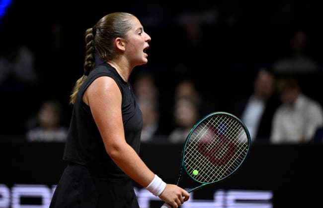 Jelena Ostapenko (LAT) Gestik Geste Tennis Damen Porsche-Cup Porsche Tennis Grand Prix GP Stuttgart 2025 Porsche Arena 20.04.2024 DFL REGULATIONS PROHIBIT ANY USE OF PHOTOGRAPHS AS IMAGE SEQUENCES AND OR QUASI-VIDEO Tennis Damen Porsche-Cup Porsche Tennis Grand Prix GP Stuttgart 2025