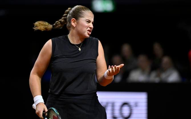 Jelena Ostapenko (LAT) enttaeuscht Tennis Damen Porsche-Cup Porsche Tennis Grand Prix GP Stuttgart 2025 Porsche Arena 20.04.2024 DFL REGULATIONS PROHIBIT ANY USE OF PHOTOGRAPHS AS IMAGE SEQUENCES AND OR QUASI-VIDEO Tennis Damen Porsche-Cup Porsche Tennis Grand Prix GP Stuttgart 2025