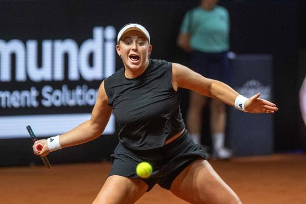 Jelena Ostapenko (LAT). xettx, Deutschland, Stuttgart, 20.04.2025, Tennis, Porsche Tennis Grand Prix, 2025, Halbfinale, E.Alexandrova - J.Ostapenko, Porsche Arena Foto: A2 Bildagentur Peter Hartenfelser
