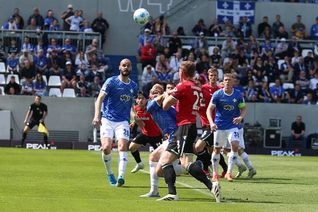 20.04.2025, xrekx, Fussball 2.Bundesliga, SV Darmstadt 98 - Hannover 96 v.l. Aleksandar Vukotic (SV Darmstadt 98) Isac Lidberg (SV Darmstadt 98) Marcel Halstenberg (Hannover 96) (DFL DFB REGULATIONS PROHIBIT ANY USE OF PHOTOGRAPHS as IMAGE SEQUENCES and or QUASI-VIDEO) Darmstadt