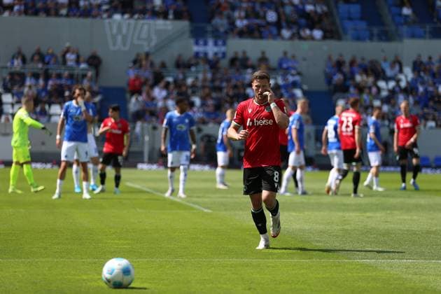 20.04.2025, xrekx, Fussball 2.Bundesliga, SV Darmstadt 98 - Hannover 96 v.l. Enzo Leopold (Hannover 96) (DFL DFB REGULATIONS PROHIBIT ANY USE OF PHOTOGRAPHS as IMAGE SEQUENCES and or QUASI-VIDEO) Darmstadt