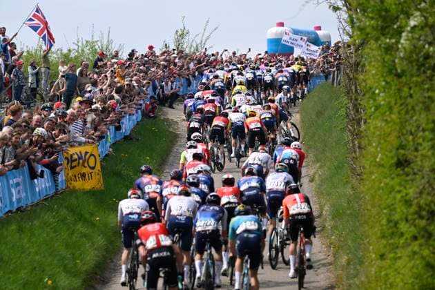 Amstel Gold Race 2025 cycling race VALKENBURG, THE NETHERLANDS - APRIL 20 : illustration picture peloton during the Men Elite UCI World Tour 59th Amstel Gold Race cycling race with start in Maastricht and finish in Valkenburg (255,9 km) on April 20, 2025 in Valkenburg, The Netherlands, 20 04 2025 ( Motordriver Kenny Verfaillie & Valkenburg The Netherlands  Copyright: xNicoxVereeckenx