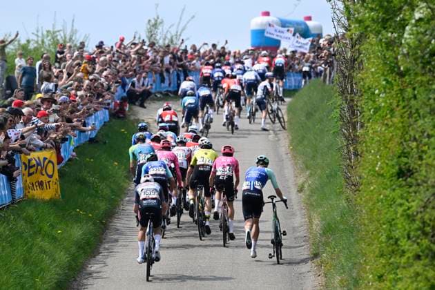 Amstel Gold Race 2025 cycling race VALKENBURG, THE NETHERLANDS - APRIL 20 : illustration picture peloton during the Men Elite UCI World Tour 59th Amstel Gold Race cycling race with start in Maastricht and finish in Valkenburg (255,9 km) on April 20, 2025 in Valkenburg, The Netherlands, 20 04 2025 ( Motordriver Kenny Verfaillie & Valkenburg The Netherlands  Copyright: xNicoxVereeckenx
