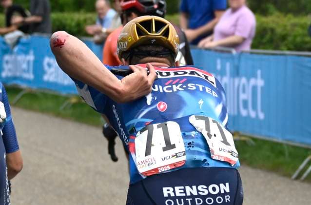 Amstel Gold Race 2025 cycling race VALKENBURG, THE NETHERLANDS - APRIL 20 : Evenepoel Remco (BEL) of Soudal Quick-Step victims of a crash during the Men Elite UCI World Tour 59th Amstel Gold Race cycling race with start in Maastricht and finish in Valkenburg (255,9 km) on April 20, 2025 in Valkenburg, The Netherlands, 20 04 2025 ( Motordriver Kenny Verfaillie & Valkenburg The Netherlands  Copyright: xNicoxVereeckenx