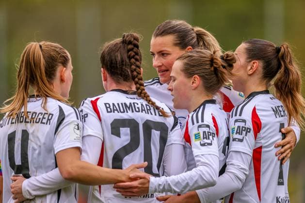 GER, Freiburg, SC Freiburg II vs FC Nürnberg, 2. Frauen Bundesliga, Fussball, DFB, Spielzeit 2024 2025, Möslestadion, 22. Spieltag, im Bild v.l.: Nastassja Lein (FC Nürnberg 24) erzielt nach Vorlage von Jacqueline Baumgärtel (FC Nürnberg 20) das Tor zum 1:0 für Nürnberg und jubelt mit dem Team DFB DFL REGULATIONS PROHIBIT ANY USE OF PHOTOGRAPHS AS IMAGE SEQUENCES AND OR QUASI-VIDEO, 20.04.2025, Copyright: HMBxMedia HendrikxHamelau
