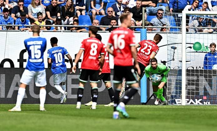 20.04.2025, xfux, Fussball 2.Bundesliga, SV Darmstadt 98 - Hannover 96 v.l. Ron-Robert Ron Robert Zieler (Hannover 96) (DFL DFB REGULATIONS PROHIBIT ANY USE OF PHOTOGRAPHS as IMAGE SEQUENCES and or QUASI-VIDEO. Eine Lizenzierung dieses Bildes an und oder durch den SV Darmstadt 1898 e.V. sowie Tochterunternehmen ist nicht gestattet. No release of or sale to SV Darmstadt 1898 e.V.) Darmstadt