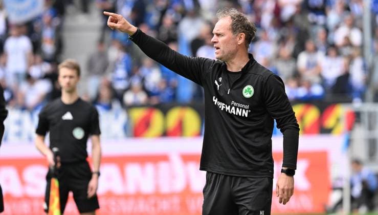 20.04.2025 - Fussball - Saison 2024 2025 - 2. Fussball - Bundesliga - 30. Spieltag: Karlsruher SC KSC Karlsruhe - SpVgg Greuther Fürth ( Kleeblatt ) - Sportfoto Zink - xwoxzix - DFL regulations prohibit any use of photographs as image sequences and or quasi-video - only for editorial use - Marco Konrad (Co-Trainer SpVgg Greuther Fürth )