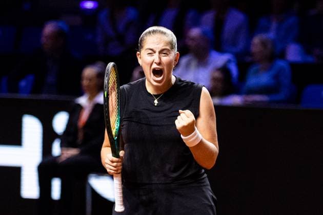 Im Bild Jelena Ostapenko besiegt Ekaterina Alexandrova mit geballter Faust und Siegesschrei Halbfinale Ekaterina Alexandrova vs Jelena Ostapenko LAT GER, Porsche Tennis Grand Prix GP Stuttgart 2025, WTA500, 20.04.2025 GER, Porsche Tennis Grand Prix GP Stuttgart 2025, WTA500, 20.04.2025 Stuttgart Copyright: xEibner-Pressefoto RogerxBuerkex EP