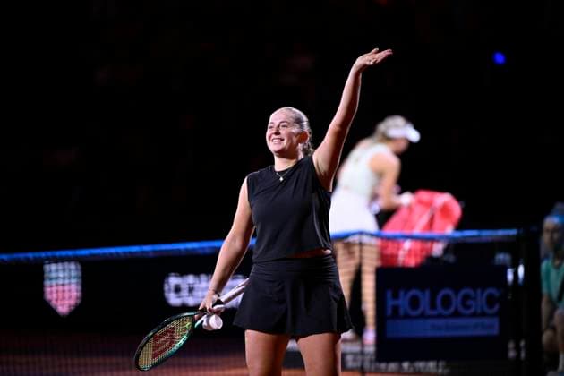 Jelena Ostapenko (LAT) Jubel, Freude, Emotion, emotional, jubelt, Glueck, gluecklich, nach Matchgewinn und Einzug ins Finale Tennis Damen Porsche-Cup Porsche Tennis Grand Prix GP Stuttgart 2025 Porsche Arena 20.04.2024 DFL REGULATIONS PROHIBIT ANY USE OF PHOTOGRAPHS AS IMAGE SEQUENCES AND OR QUASI-VIDEO Tennis Damen Porsche-Cup Porsche Tennis Grand Prix GP Stuttgart 2025