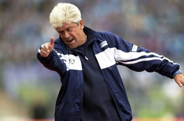 ARCHIVFOTO: Werner Lorant ist im Alter von 76 Jahren gestorben SN09_Lorant_0809.jpg Fussball,Bundesliga am 08.09.2001,1860 Muenchen-1.FC Nuernberg 1-0 Muenchens Trainer Werner LORANT,QF ,