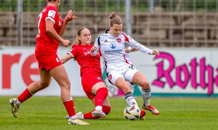 GER, Freiburg, SC Freiburg II vs FC Nürnberg, 2. Frauen Bundesliga, Fussball, DFB, Spielzeit 2024 2025, Möslestadion, 22. Spieltag, im Bild v.l.: Belma Dzaferi (SC Freiburg II 23), Nastassja Lein (FC Nürnberg 24) DFB DFL REGULATIONS PROHIBIT ANY USE OF PHOTOGRAPHS AS IMAGE SEQUENCES AND OR QUASI-VIDEO, 20.04.2025, Copyright: HMBxMedia HendrikxHamelau