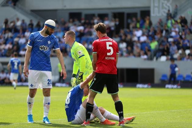 20.04.2025, xrekx, Fussball 2.Bundesliga, SV Darmstadt 98 - Hannover 96 v.l. Aleksandar Vukotic (SV Darmstadt 98) Clemens Riedel (SV Darmstadt 98) Marcel Schuhen (SV Darmstadt 98) Phil Neumann (Hannover 96) (DFL DFB REGULATIONS PROHIBIT ANY USE OF PHOTOGRAPHS as IMAGE SEQUENCES and or QUASI-VIDEO) Darmstadt
