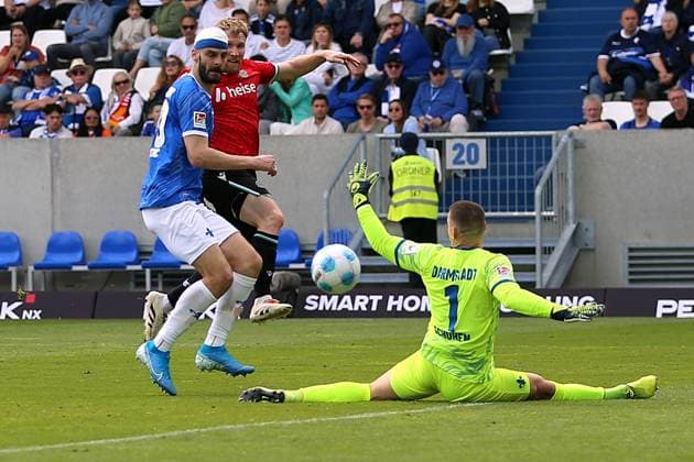 20.04.2025, xrekx, Fussball 2.Bundesliga, SV Darmstadt 98 - Hannover 96 v.l. Torschuss zum 1:1 durch Andreas Voglsammer (Hannover 96) Marcel Schuhen (SV Darmstadt 98) (DFL DFB REGULATIONS PROHIBIT ANY USE OF PHOTOGRAPHS as IMAGE SEQUENCES and or QUASI-VIDEO) Darmstadt