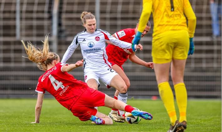 GER, Freiburg, SC Freiburg II vs FC Nürnberg, 2. Frauen Bundesliga, Fussball, DFB, Spielzeit 2024 2025, Möslestadion, 22. Spieltag, im Bild v.l.: Zweikampf Mia-Lena Maas (SC Freiburg II 4), Nastassja Lein (FC Nürnberg 24) DFB DFL REGULATIONS PROHIBIT ANY USE OF PHOTOGRAPHS AS IMAGE SEQUENCES AND OR QUASI-VIDEO, 20.04.2025, Copyright: HMBxMedia HendrikxHamelau