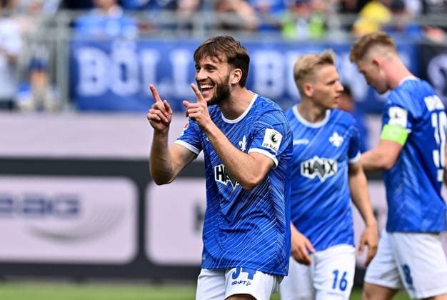 20.04.2025, xfux, Fussball 2.Bundesliga, SV Darmstadt 98 - Hannover 96 v.l. Torschuetze Torschütze Killian Corredor (SV Darmstadt 98) Torjubel, Jubel, Goal celebration, celebrate the goal zum 2:1 jubelnd bejubelt jubelt jubeln Jubel (DFL DFB REGULATIONS PROHIBIT ANY USE OF PHOTOGRAPHS as IMAGE SEQUENCES and or QUASI-VIDEO. Eine Lizenzierung dieses Bildes an und oder durch den SV Darmstadt 1898 e.V. sowie Tochterunternehmen ist nicht gestattet. No release of or sale to SV Darmstadt 1898 e.V.) Darmstadt