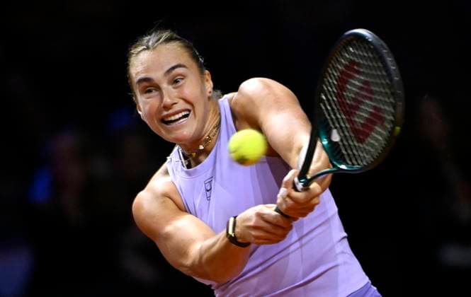 Aryna Sabalenka (BLR) Aktion Tennis Damen Porsche-Cup Porsche Tennis Grand Prix GP Stuttgart 2025 Porsche Arena 20.04.2024 DFL REGULATIONS PROHIBIT ANY USE OF PHOTOGRAPHS AS IMAGE SEQUENCES AND OR QUASI-VIDEO Tennis Damen Porsche-Cup Porsche Tennis Grand Prix GP Stuttgart 2025