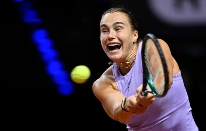 Aryna Sabalenka (BLR) Aktion Tennis Damen Porsche-Cup Porsche Tennis Grand Prix GP Stuttgart 2025 Porsche Arena 20.04.2024 DFL REGULATIONS PROHIBIT ANY USE OF PHOTOGRAPHS AS IMAGE SEQUENCES AND OR QUASI-VIDEO Tennis Damen Porsche-Cup Porsche Tennis Grand Prix GP Stuttgart 2025