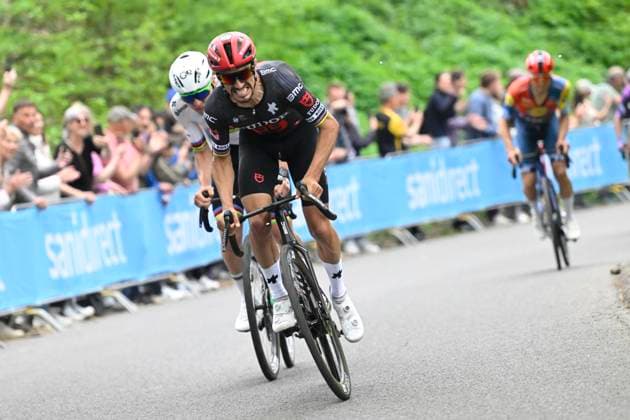 Amstel Gold Race 2025 cycling race VALKENBURG, THE NETHERLANDS - APRIL 20 : Alaphilippe Julian (FRA) of Tudor Pro Cycling Team and Pogacar Tadej (SLO) of UAE Team Emirates during the Men Elite UCI World Tour 59th Amstel Gold Race cycling race with start in Maastricht and finish in Valkenburg (255,9 km) on April 20, 2025 in Valkenburg, The Netherlands, 20 04 2025 ( Motordriver Kenny Verfaillie & Valkenburg The Netherlands  Copyright: xNicoxVereeckenx