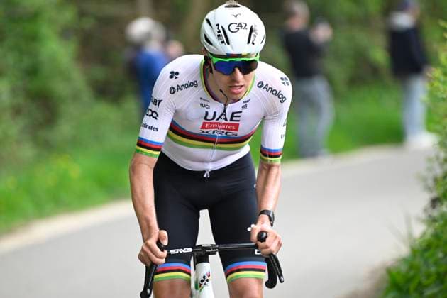 Amstel Gold Race 2025 cycling race VALKENBURG, THE NETHERLANDS - APRIL 20 : Pogacar Tadej (SLO) of UAE Team Emirates during the Men Elite UCI World Tour 59th Amstel Gold Race cycling race with start in Maastricht and finish in Valkenburg (255,9 km) on April 20, 2025 in Valkenburg, The Netherlands, 20 04 2025 ( Motordriver Kenny Verfaillie & Valkenburg The Netherlands  Copyright: xNicoxVereeckenx