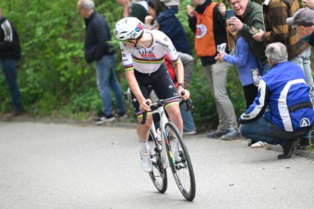 Amstel Gold Race 2025 cycling race VALKENBURG, THE NETHERLANDS - APRIL 20 : Pogacar Tadej (SLO) of UAE Team Emirates during the Men Elite UCI World Tour 59th Amstel Gold Race cycling race with start in Maastricht and finish in Valkenburg (255,9 km) on April 20, 2025 in Valkenburg, The Netherlands, 20 04 2025 ( Motordriver Kenny Verfaillie & Valkenburg The Netherlands  Copyright: xNicoxVereeckenx