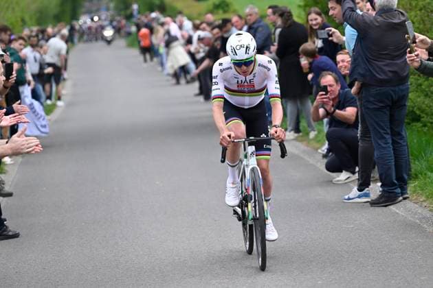 Amstel Gold Race 2025 cycling race VALKENBURG, THE NETHERLANDS - APRIL 20 : Pogacar Tadej (SLO) of UAE Team Emirates during the Men Elite UCI World Tour 59th Amstel Gold Race cycling race with start in Maastricht and finish in Valkenburg (255,9 km) on April 20, 2025 in Valkenburg, The Netherlands, 20 04 2025 ( Motordriver Kenny Verfaillie & Valkenburg The Netherlands  Copyright: xNicoxVereeckenx