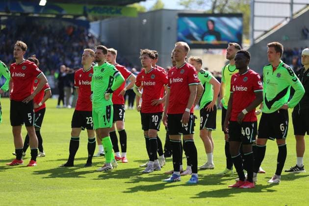 20.04.2025, xrekx, Fussball 2.Bundesliga, SV Darmstadt 98 - Hannover 96 v.l. Die Mannschaft von Hannover 96 wurde lautstark von seinen Fans ausgepfiffen Ron-Robert Zieler (Hannover 96) Havard Nielsen (Hannover 96) (DFL DFB REGULATIONS PROHIBIT ANY USE OF PHOTOGRAPHS as IMAGE SEQUENCES and or QUASI-VIDEO) Darmstadt