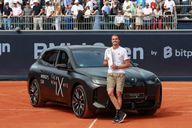 Alexander Zverev mit Pokal und Sieger Auto, Siegerehrung, Presentation Tennis - BMW Open 2025 - ATP, Tennis Herren 500 - MTTC Iphitos - Munich - - Germany - 20 April 2025. Copyright: xJuergenxHasenkopfx