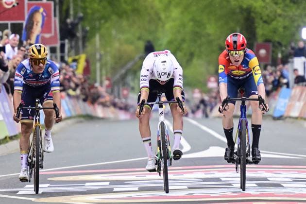 Bilder des Jahres 2025, Sport 04 April Sport Themen der Woche KW16 Sport Bilder des Tages Danish Mattias Skjelmose Jensen of Lidl-Trek wins the men elite Amstel Gold Race one day cycling race, 255,9 km from Maastricht to Valkenburg, The Netherlands, Sunday 20 April 2025. DIRKxWAEM  x121318411x
